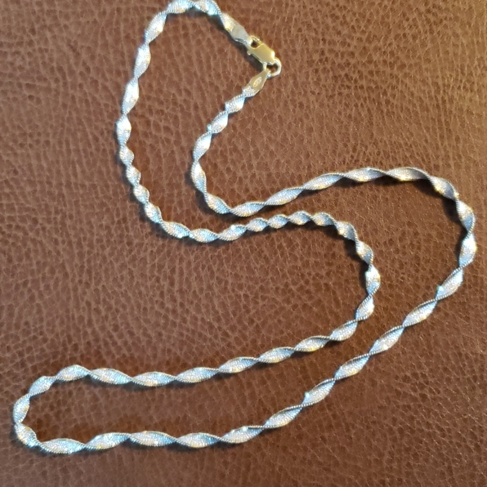 Gold/silver twisted herringbone